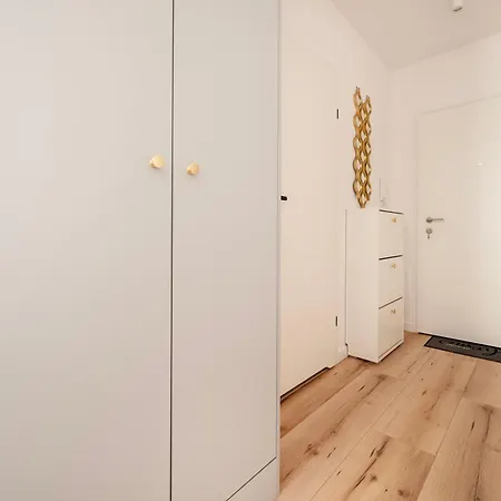 Platon Modern By Bookinghost Łódź