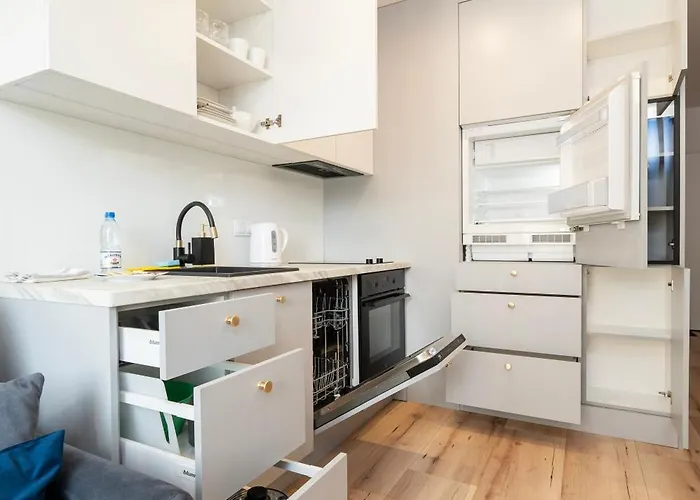 Platon Modern By Bookinghost Lodž