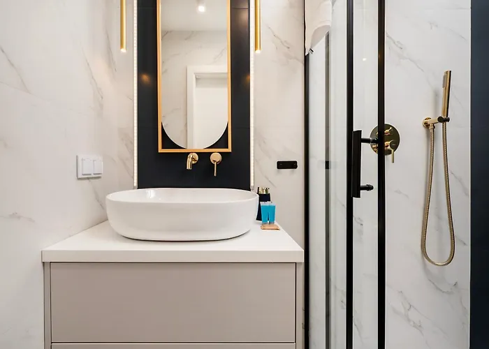 Platon Modern By Bookinghost